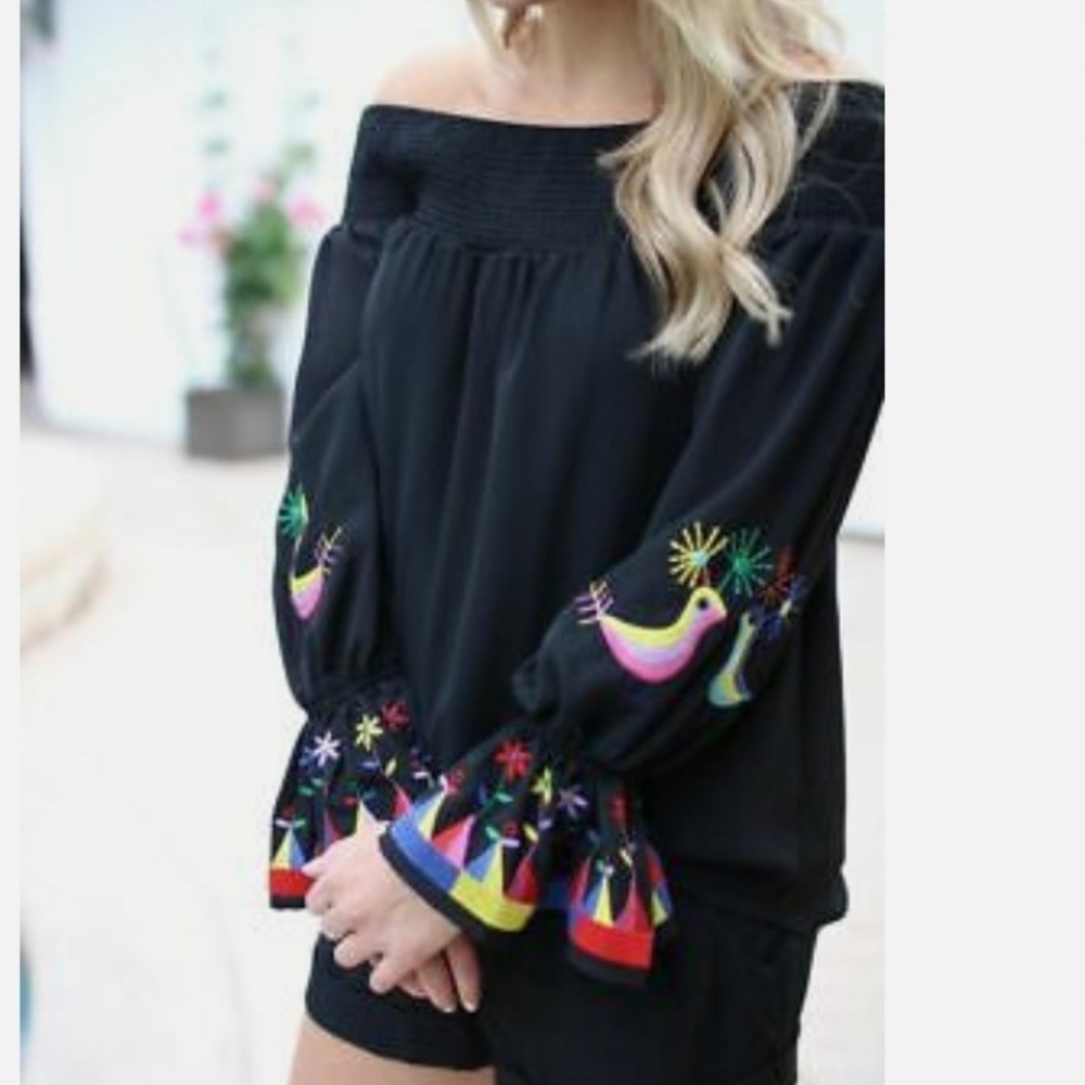 Vava Joy Han Dottie Blouse Black
Off Shoulder Embroidered Bird Boho size Small